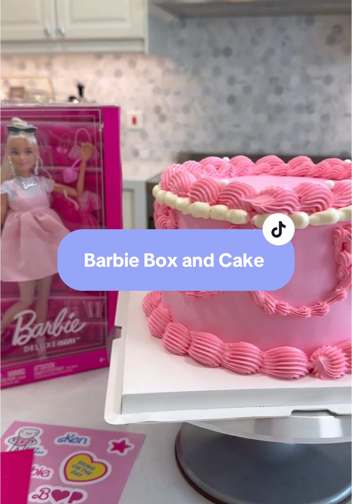 وصلتني هيدي البوكس الحلوة  Barbie من شركة Mattel! وقلت لازم اعمل  كيك للمناسبة! #كيك #barbie #barbiecake 