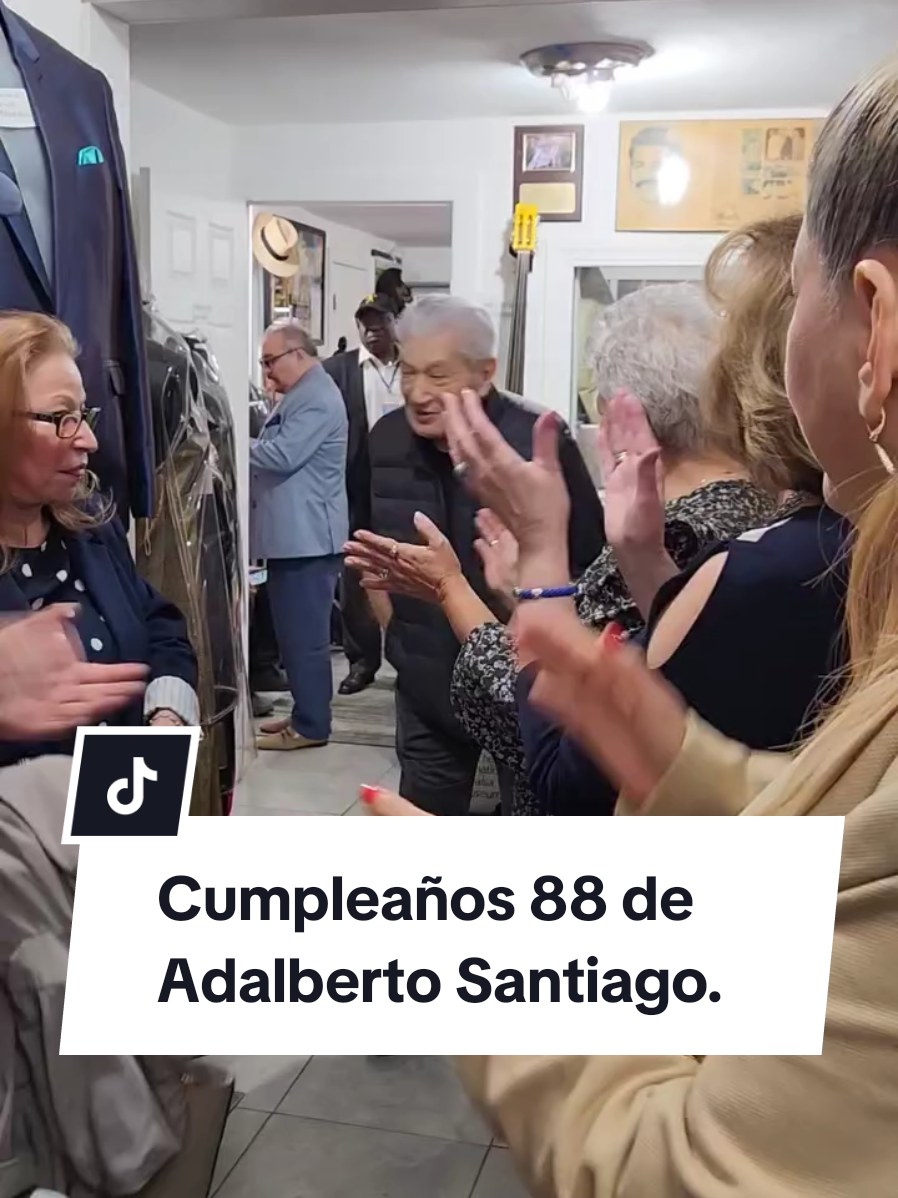 Video de la celebración del cumpleaños número 88 de Adalberto Santiago, 'Mr. Dinamita'. La leyenda cumplió 88 años el 23 de abril. Lo acompañaron Tito Allen y Alfredo de la Fe. #adalbertosantiago  #fania  #faniaallstars  #salsadura #salsaon1 #salsaon2 #salsabrava #salsa 
