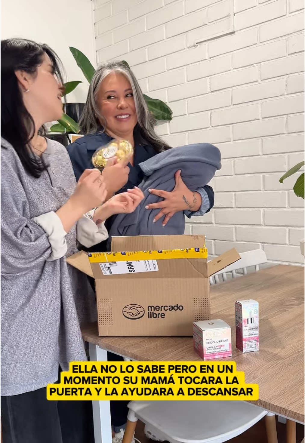 Antes que madre, fuiste hija y nunca dejarás de serlo para tu mamá 💛En este Día de la Madre, ambas se merecen el mejor regalo 🎁
