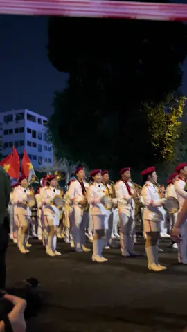 Khối diễu binh và mọi người cùng hát “Nối Vòng Tay Lớn” Diễu binh ở TPHCM - tối 25/04/25. Kỷ niệm đáng nhớ. #dieubinh