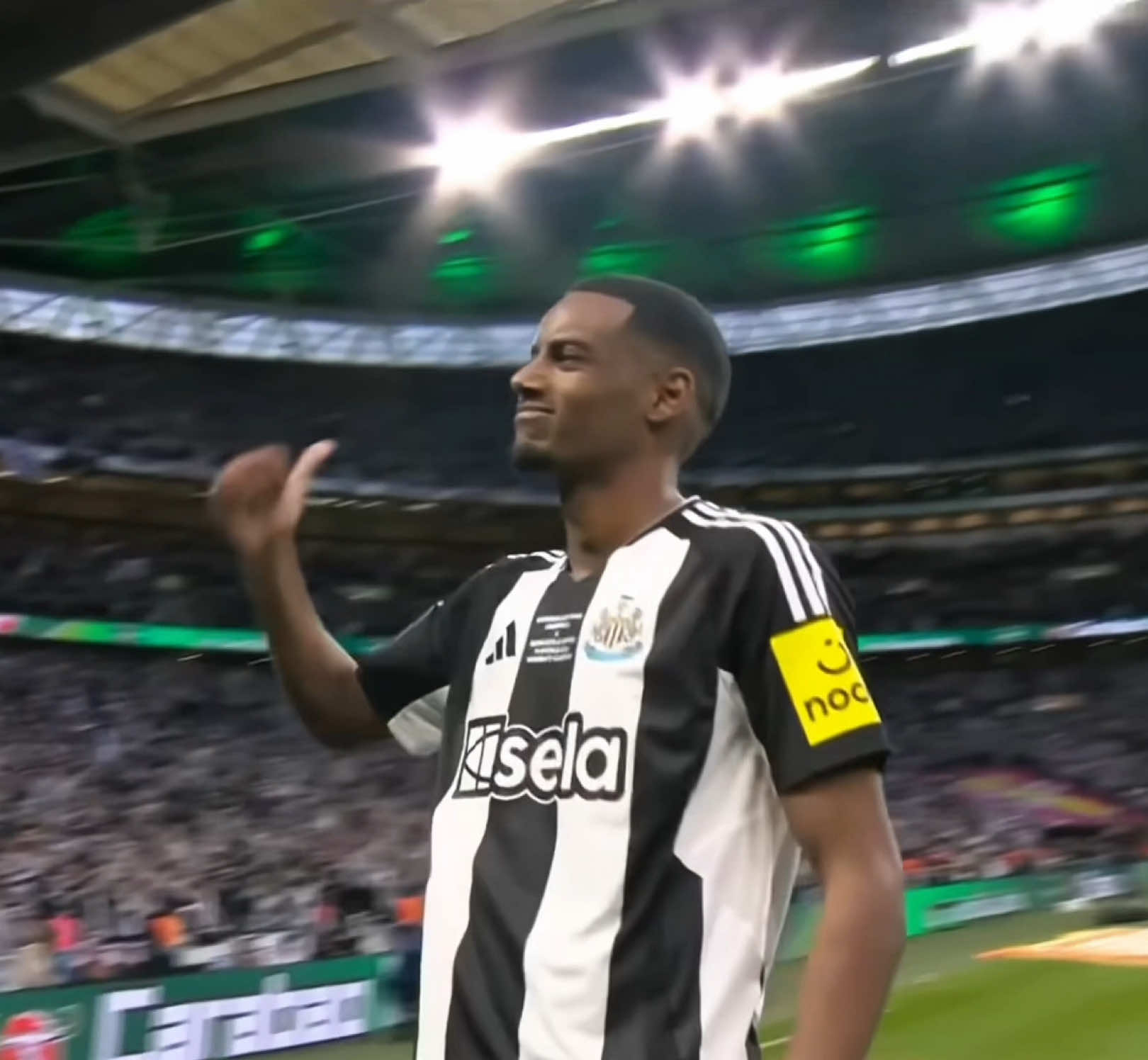 Rep the set. Alexander Isak || 14. #alexanderisak #newcastleunited #newcastle #nufc #PremierLeague #fyp 