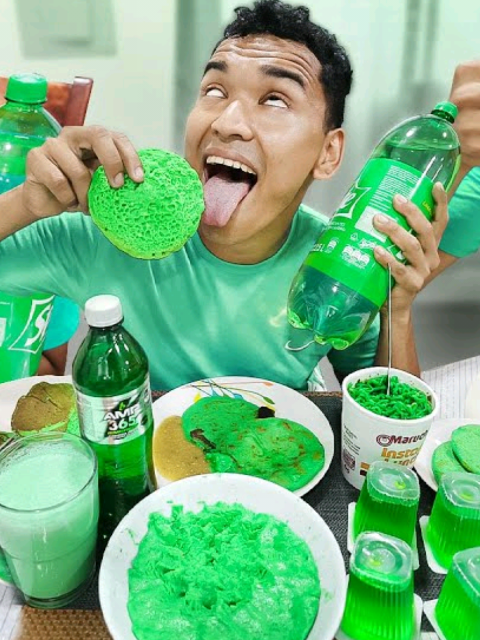 COMIENDO TODO VERDE 💚  #reels #virals #comedia #elsalvador #fyp #parati #mexico🇲🇽 #alfredolarin #viralvideos #shorts #kkkk #humor #risa #jajaja 