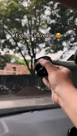 ¡La mejor forma de tener el celular a la mano sin complicaciones! #paratii  #amazonfavorites #techtok #phoneholder #caraccesories #carstuff #carholder #carmount #tiktokmademebuyit 