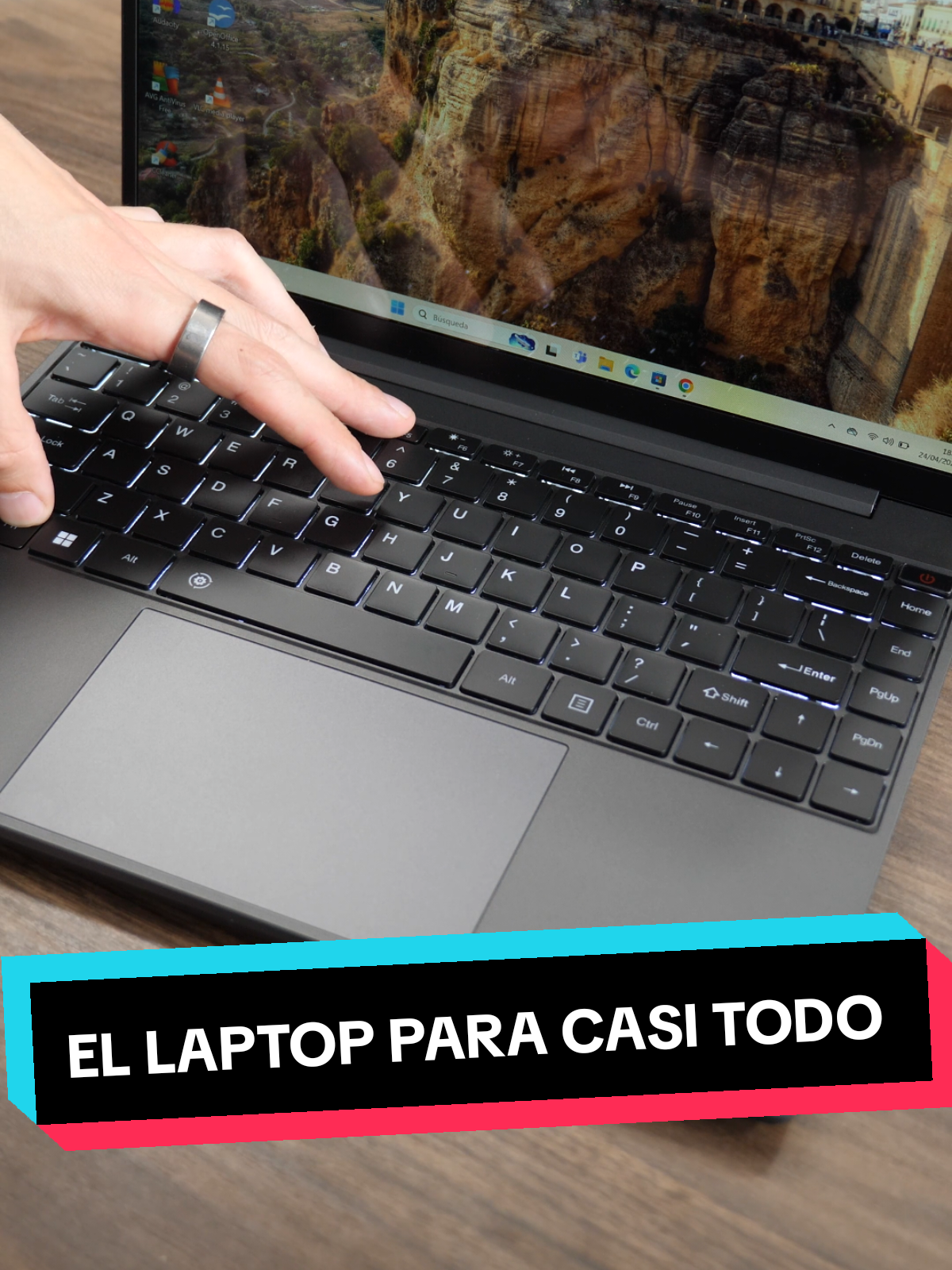 El portátil con Intel, Windows 11 y pantalla de 14 pulgadas, es el Chuwi CoreBook X y te dejo los enlaces y descuento en la BIO. #fyp #parati #chuwi #chuwicorebookx #laptop #barato 