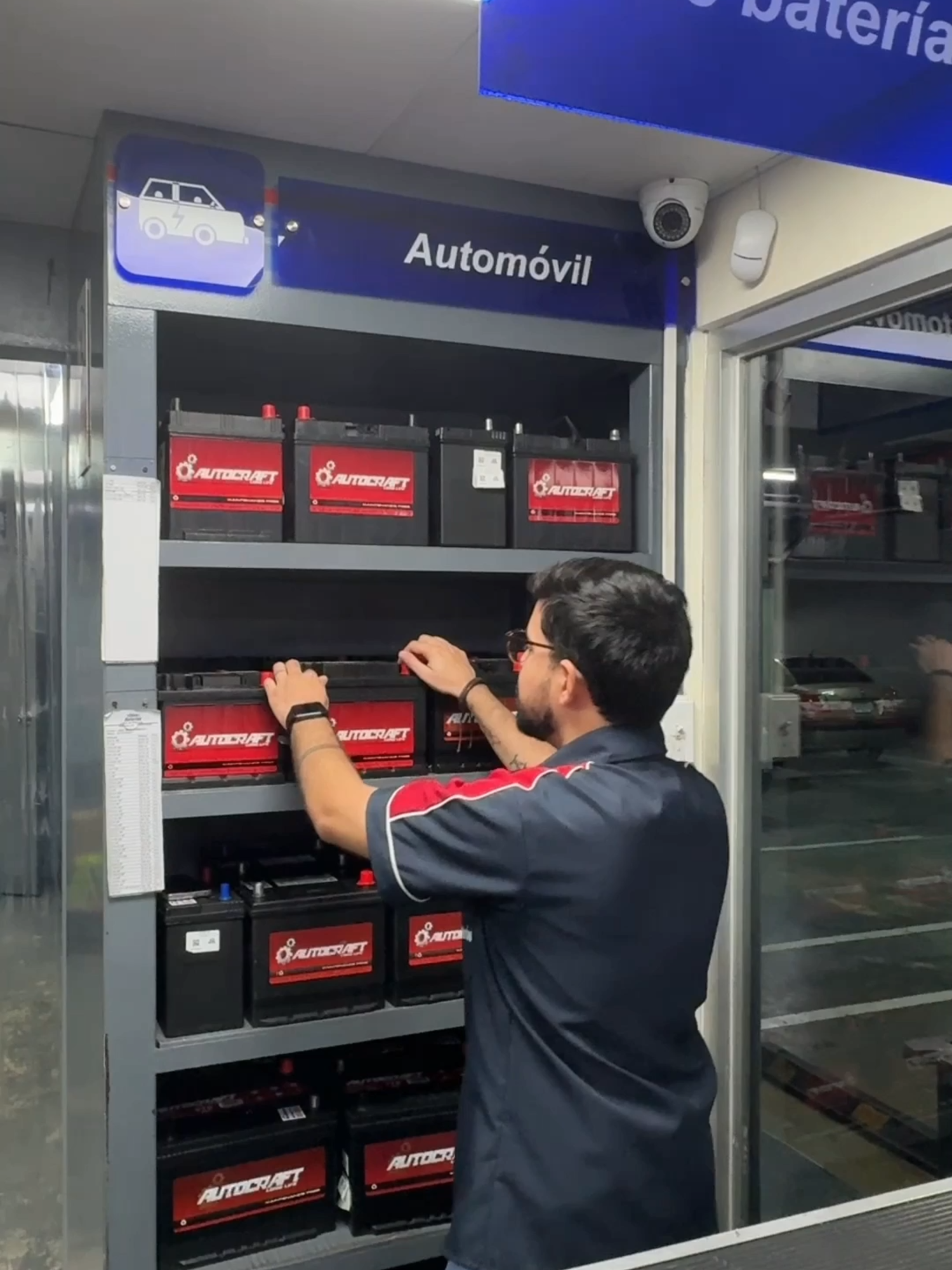 ¿Eres de los que ahorran o los que tienen suerte? 🧐 ¡Con el Battery Club puedes ser ambos porque podrás tener un fondo de ahorro por si te quedas sin batería y también puedes llevarte tu batería gratis si tu número juega en la lotería! ✅⚡️ 📞 800-6666 | 📲 6680-6666. #Panama #Baterias #SomosEnergía