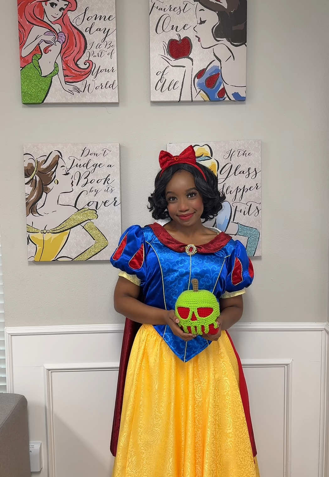 Snow White’s dress ❤️💛💙  #snowwhite #snowwhitecosplay #snowwhiteandthesevendwarfs #disneybound #princessvibes #princesses #disneyprincess #disneyedits 