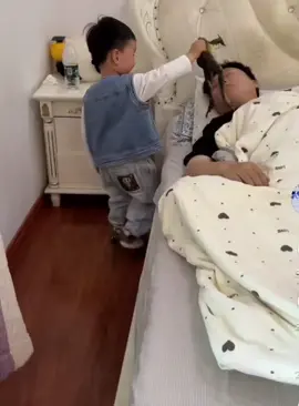 frog 🐸 on yr face #frog #shorts #laugh #comedyvideo #prankster #fyp #scarecam #funny #troll #funnyprankvideos #scareprank #funniest #entertainment  #tiktoktrending #haha #creatorsearchinsights #foryoupage #tiktok #hilariousvideos #humor #lmao #blowthisup 