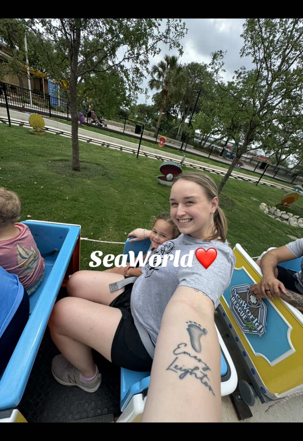 My girl had so much fun🥰 #family #seaworld #girlmom #friyay #creatorsearchinsights #momlife #texas 
