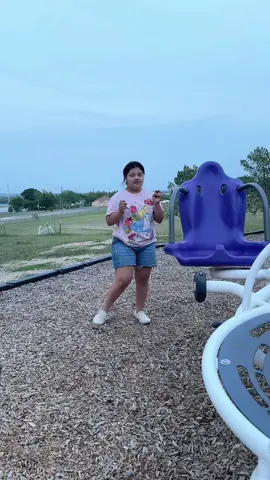 Took my nieces and nephew to the park & my niece wanted to do this dance lmao stay till the end . 💀🤣 #AnxietyDance 