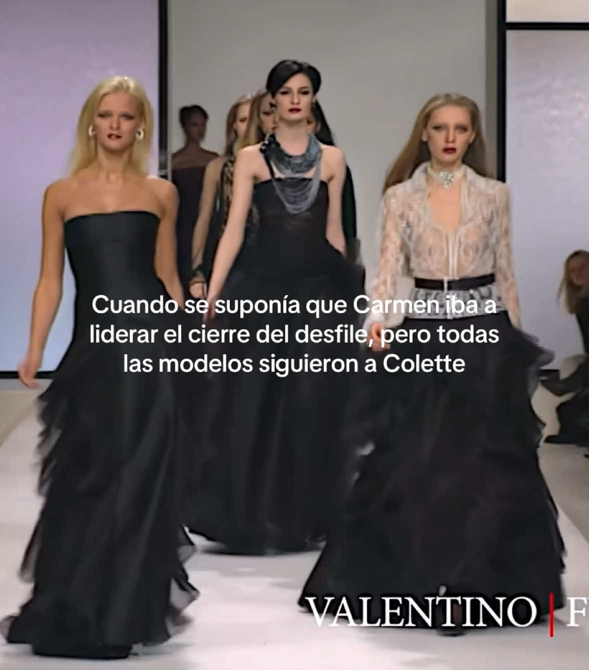#carmenkass y #colettepechekhonova para #valentino FW #2000 #models #Runway #cierre #catwalk #fail #fyp 