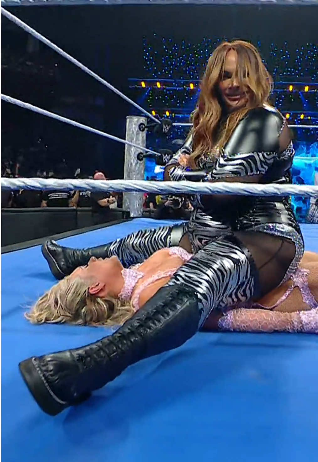 SHE’S BACKKKK 👀 #WWE #NiaJax #TiffanyStratton #Naomi
