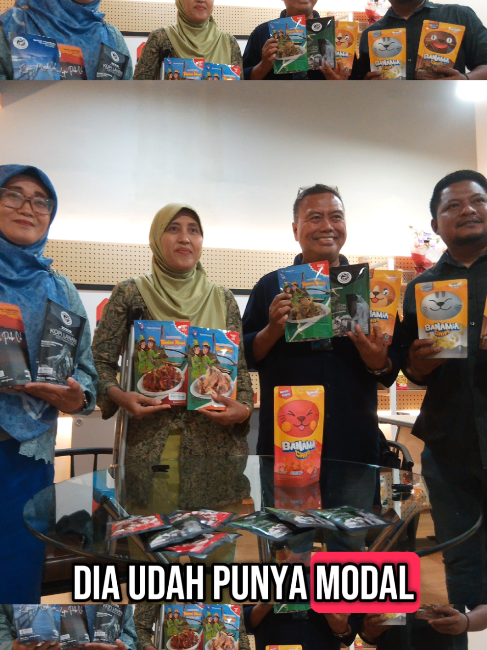 Telkom Bantu 3.000 UMKM di Batam Naik Kelas Lewat Rumah UMKM Pasca pandemi, Telkom Indonesia terus berkomitmen membangkitkan ekonomi lewat pembinaan UMKM. Di Batam, lebih dari 3.000 UMKM telah dibina melalui program Rumah UMKM. Mulai dari pelatihan digital marketing, pengemasan produk, hingga penggunaan teknologi AI, semua difasilitasi agar UMKM bisa lebih kreatif dan mandiri. “Kami tidak hanya beri modal, tapi juga solusi nyata seperti pelatihan izin usaha, label halal, desain kemasan, hingga promosi di media sosial,” ujar Sabri Rasyid, AVP External Communication Telkom. Dengan program ini, Telkom berharap UMKM Batam makin produktif dan perekonomian daerah terus tumbuh! 💪🇮🇩 #UMKMBangkit #RumahUMKMTelkom #TelkomIndonesia #UMKMBatam #BangkitBersama #digitalisasiumkm 