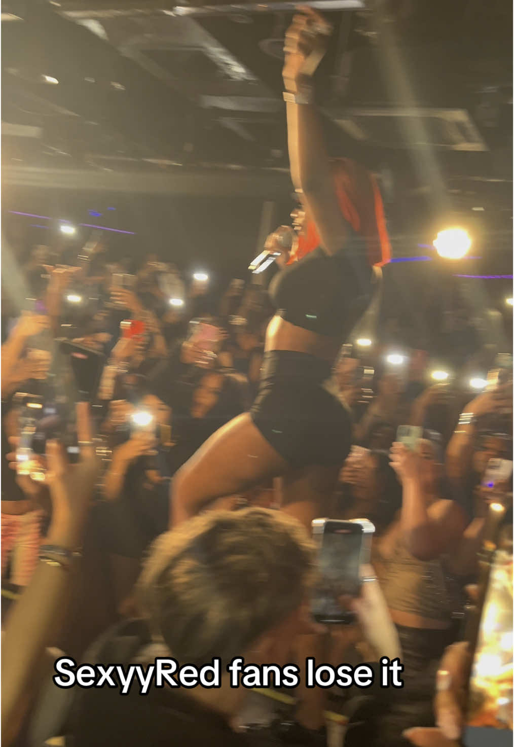 @Sexyy Red fans lose it baby daddy live club performance