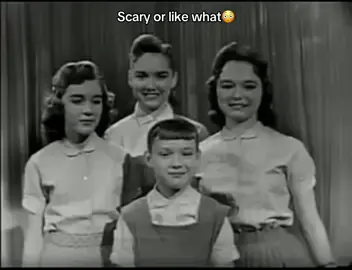 Scary 😱 #fyp #viral #sing#singing#girls#sisters#old#scary#show#song