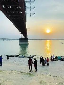 নদীর পাড়ে বসিয়া 🥀 সুর্যের দিকে তাকিয়া ডাকদিয়া কবি বলিনেন,, মরিবার আগে কতবার মরিলাম😅 কেহ লইলো না খোজ 🥺 দেহ আমার আছে ঠিকি আত্মা মরে রোজ 🙂🥀 #প্রকৃতির_নেশা😇 #shipon_shekh_1k #foryou #viral #tiktok #প্রকৃতির_সৌন্দর্য🥰 @TikTok Bangladesh @TikTok 