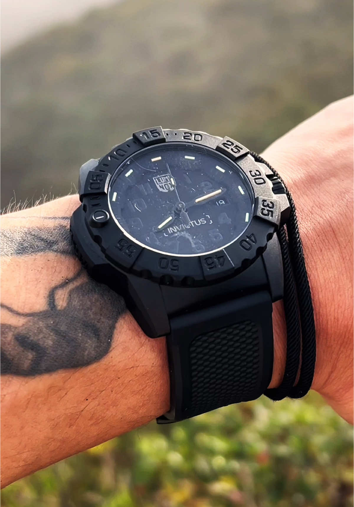 Invictus x Luminox - Navy Seals. Um relógio suíço-brasileiro que me surpreendeu muito positivamente. Foi também um dos que eu mais recebi elogios nas respostas de stories até agora!  Invictus, muito obrigado por este envio e parabéns pelo relógio incrível que acertou muito na proposta. 👏