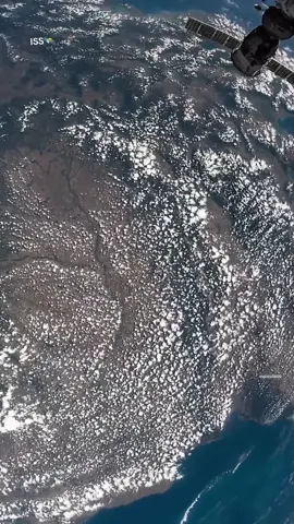 ISS see ohhh beautiful #ISS #space5600 #foryou #foryoupage #viraltiktok #viralvideo #whotofollow #100million #capcut #tiktok #moon #500k #zoom #space #sun #whattowhatch? #star #ISS #space5600 