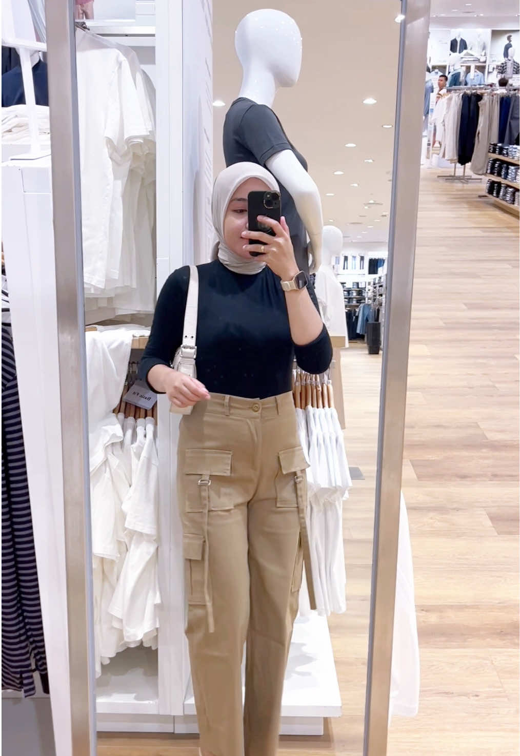 Yura Cargo Pants 50Ribuann ajibb bgttt 😍🥰🫶🏻👆🏻#outfitideas #outfit #trend #fyp #cargopants #cuantanpabatas #premium #fypシ゚viral🖤tiktok #celana #celanacargo #outfitinspiration 