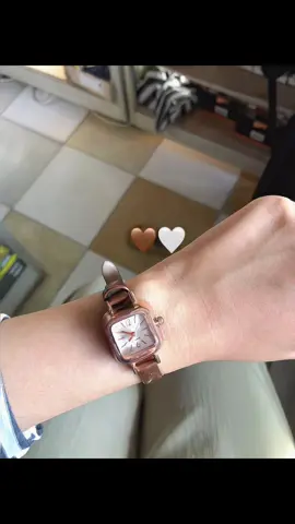 akhirnya nemu jam tangan kecil simple 🤎🤍#jamtanganmurah #jamtanganelegant #jamtangankecil #jamtangansimple #jamtanganoldmoney #jamtangancoklatmungil #jamtangancoklat #jamtanganmurahantiair #fyppp #for #u 