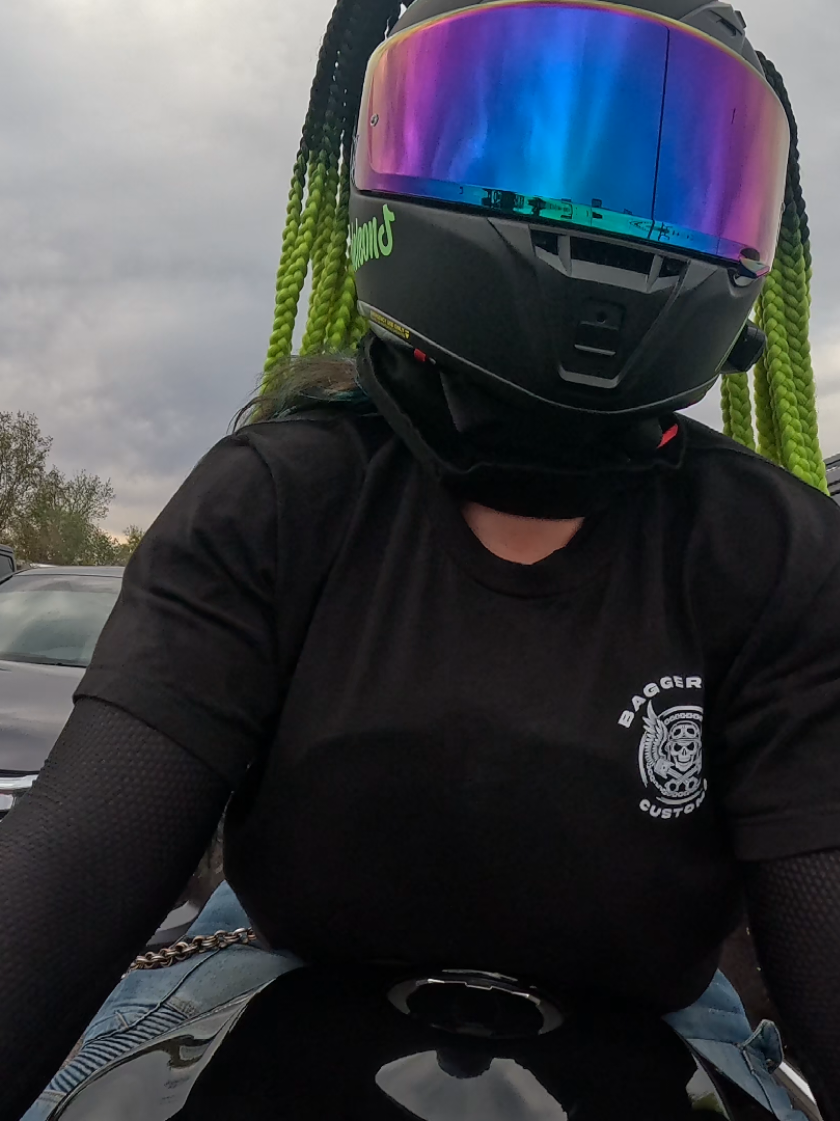 Its too hot for all this traffic, thankfully lane filtering is legal 🖤💚 @ZeekTheFreak  #azbikergirl #Phoenix #azbraidbaby #azstreetbikes #kawasaki #azbikergirl #trafficjam #girlswhoridemotorcycles #hayabusa #rideoride 