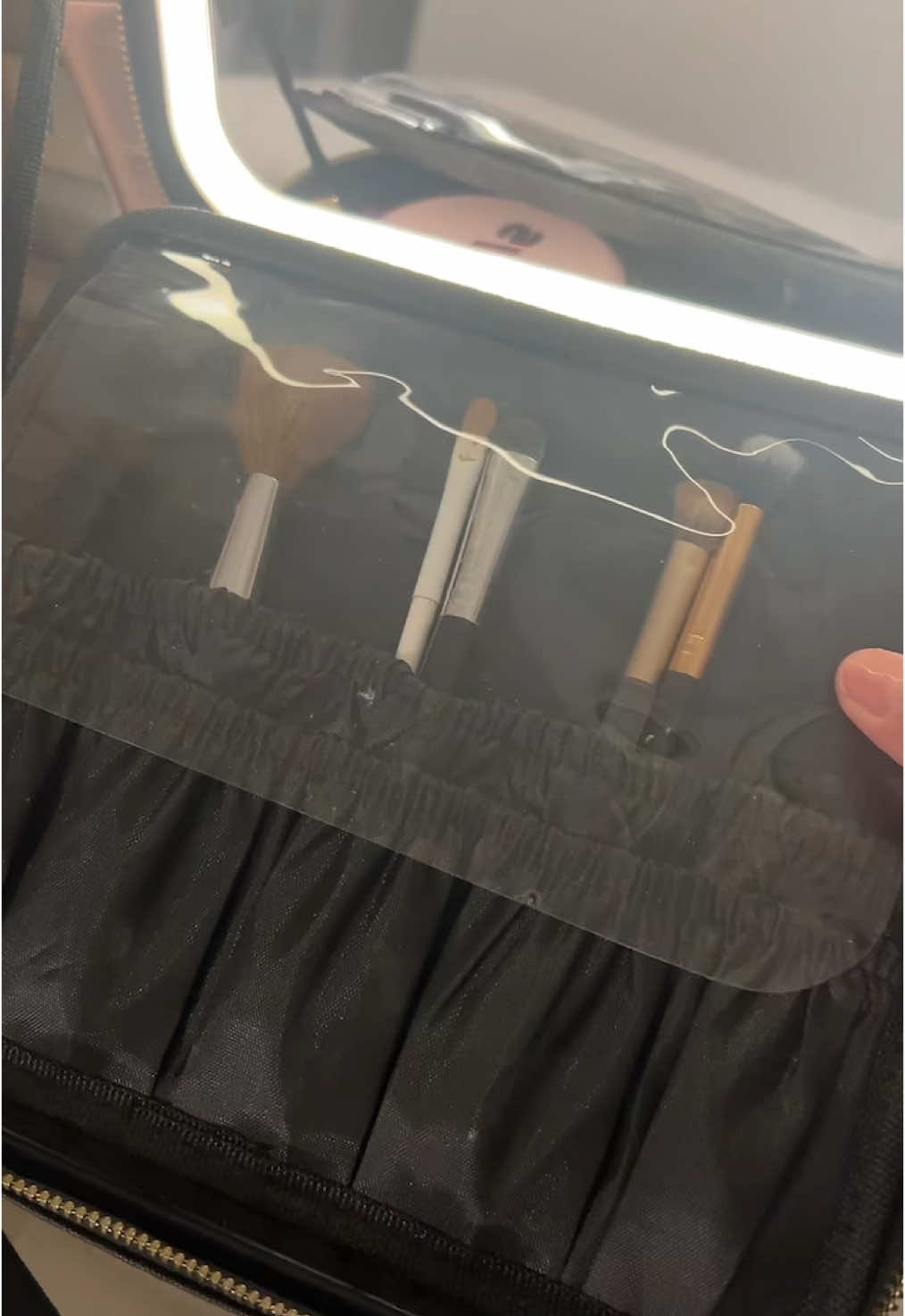 #creatorsearchinsights #tiktok #hehe  This comes with me every time whether you need to need to do your makeup in the car or traveling, this is all you need. 👌🏻