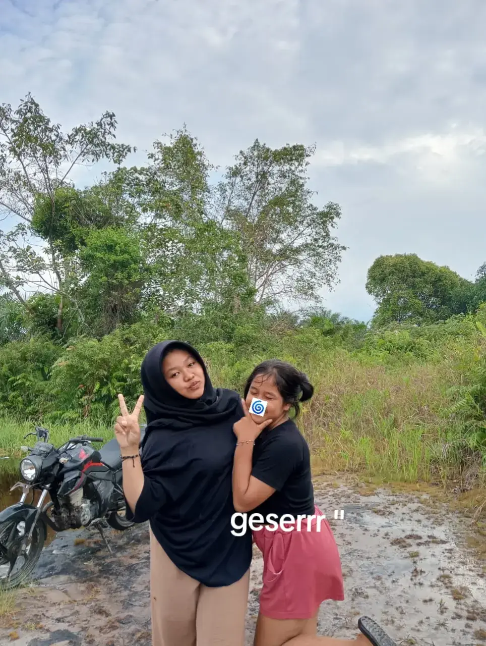 @Gyta🤍 #fouryoupage_tiktok_ #lewatberanda #duogacor😜🤙🏻 