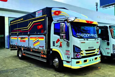 30/04 lái em #NPR400 hút cổng Dinh Độc Lập 🤩🇻🇳 #xetai #isuzu #vietnam #hoabinh #saigon #30thang4 