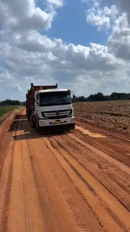 mengkis mengkis dek🤣#fyppppppppppppppppppppp #fyppp #foryou #drivermuda #hino320ti #kulipabrik #mercyaxor #lagujawa #lampungpride 