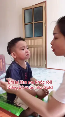 Con mới 3 tuổi, nhưng con luôn ý thức được con cần phải cố gắng nên con rất kiên trì cùng mẹ. Những lúc tập âm khó, 2 mc tập cả buổi con vẫn k nói được. Con cũng k khóc om sòm lên mà chỉ tủi thân như muốn nói với mẹ là con bất lực quá! K sao con nhé,con chưa nói được những điều để người khác hiểu thì mẹ vẫn luôn ở đây dùng trái tim để lắng nghe con. Mc mình cố lên nào, lâu không có nghĩa là k làm được🦻#thinhhanh #kientri #avt