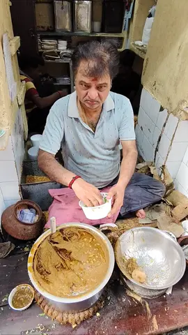 Taste so bold it makes your words stumble – Laali Changhani's Club Kachori is next-level street food! #Foodie #ClubKachori #LaaliChanghani #foodbloggers #indianstreetfood 