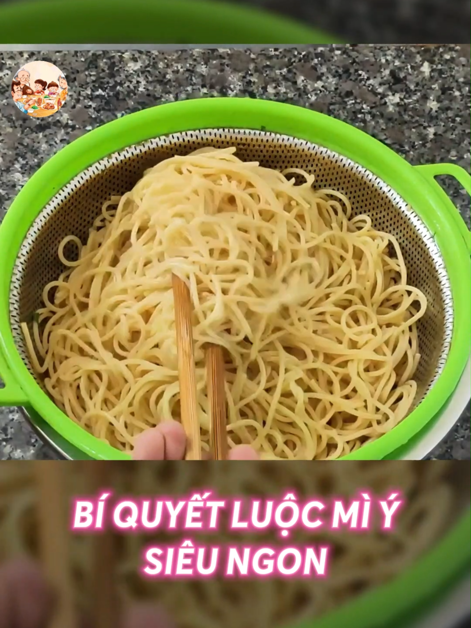 ✔️BÍ QUYẾT LUỘC MÌ Ý SIÊU NGON😋 👏 Để có một đĩa mỳ Ý thành công thì sợi mì phải vàng ươm, dai thơm, không bị bở nát thì điều này phụ thuộc rất nhiều vào cách luộc nó. 🍝Mì Ý được luộc đúng cách bắt đầu từ việc thả mì vào nước sôi trộn thêm muối, dầu ăn theo hình xòe quạt, đảo nhẹ cho mì ngập trong nước, kiểm tra độ mềm của mì bằng cách vớt một sợi mì ra dùng tay bấm nhẹ, thấy hơi dễ tách là phù hợp. Sau đó ngâm mì vào nước nguội để giữ được độ săn của sợi mì, cuối cùng cho thêm ít dầu ăn trộn đều để sợi mì nhìn căng bóng hơn. Đặc biệt, bảo quản ngăn mát có thể giữ được từ 3-5 ngày. Cre: Sai Gon Food #angimoingay #miy #AmthucViet #monngonmoingay