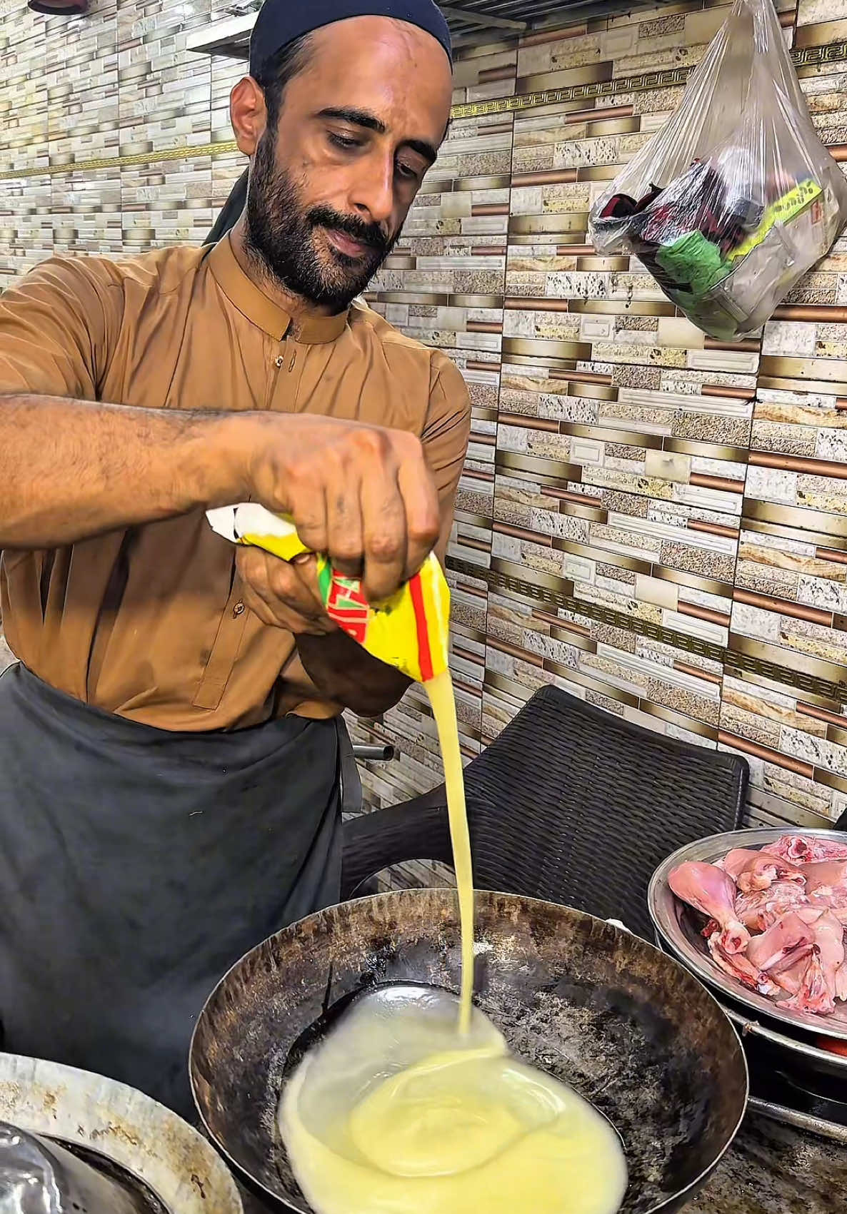 Chicken Karahi Recipe | Bacha Shinwari Special Chicken Karahi Making | Namak Mandi Peshawar | Kp Food Diaries #ChickenKarahi #BachaShinwari #kpfooddiaries 
