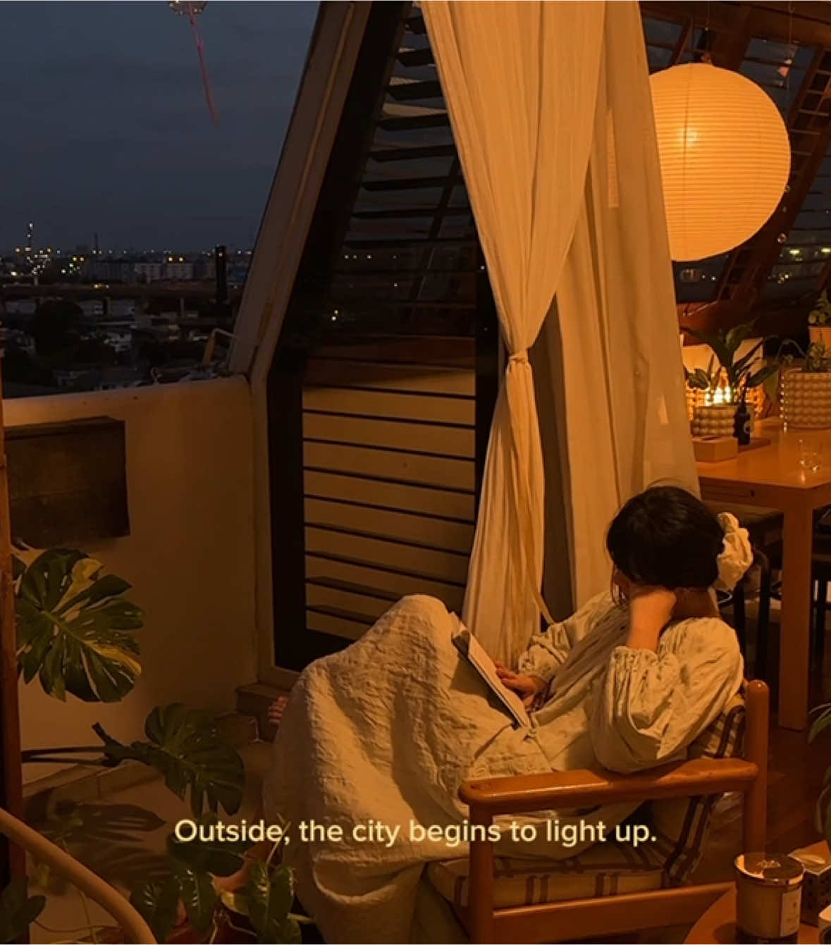 i ♡ the evening hours ⊹ evenings are dreams in motion. #peaceful #homedecor #Home #fyp  #creatorsearchinsights 