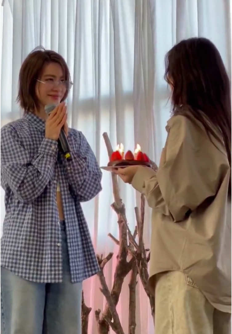 HAPPY BIRTHDAY PHI EMIII🥹😍@emi @bonny  #Happy27thEmiamilyDay #bonniepattraphus #emiamily #emithasorn #bonny #bonnie #emibonnie #gl #gxg #wIw #glseries #thaigl #gIthai #seriesgl #gmmtv 