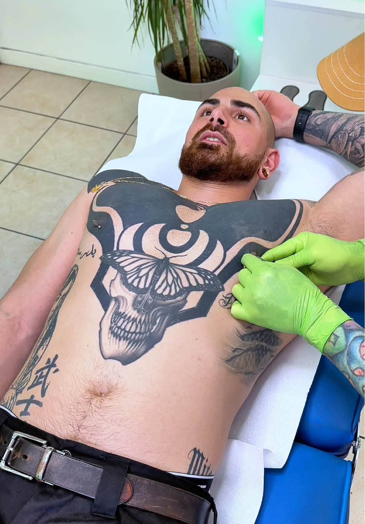 Another client chasing perfect symmetry 👀 #MaleNipplePiercing #MensPiercing #NipplePiercing #MaleBodyJewelry #PiercingForMen #BoldPiercings #BodyMods #PiercingStyle #AltMensFashion #MensBodyArt #PiercingInspiration #EdgyLooks #PiercedAndProud #UniquePiercings #JewelryForMen