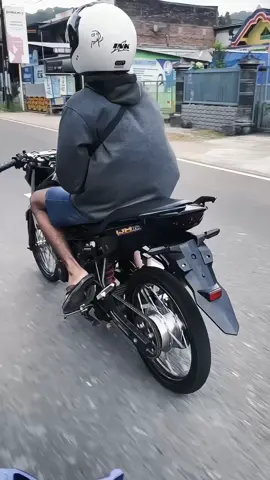 prosotan setyle🗿💥.. . #cbdexster #fyp #cb150r_jarijari #cb150rmodifikasi #dohcgank #k56gank #klotok #slowmogank #kidulansgank #masukberandafyp #png24jam 
