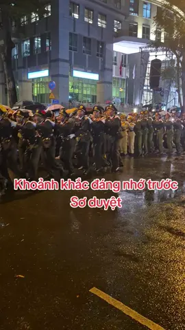 Khoảnh khắc vui vẻ trong không khí trời mưa trước Sơ duyệt cấp Nhà nước ngày 25/4/2025. Luyện tập tham gia diễu binh, diễu hành kỷ niệm 50 năm giải phóng miền Nam, thống nhất đất nước (30/4/1975-30/4/2025)#giaiphongmiennam #viral #thinhhanh #a50 #csnd🇻🇳 #hottrend #trending #viralvideo #xuhuongtiktok 