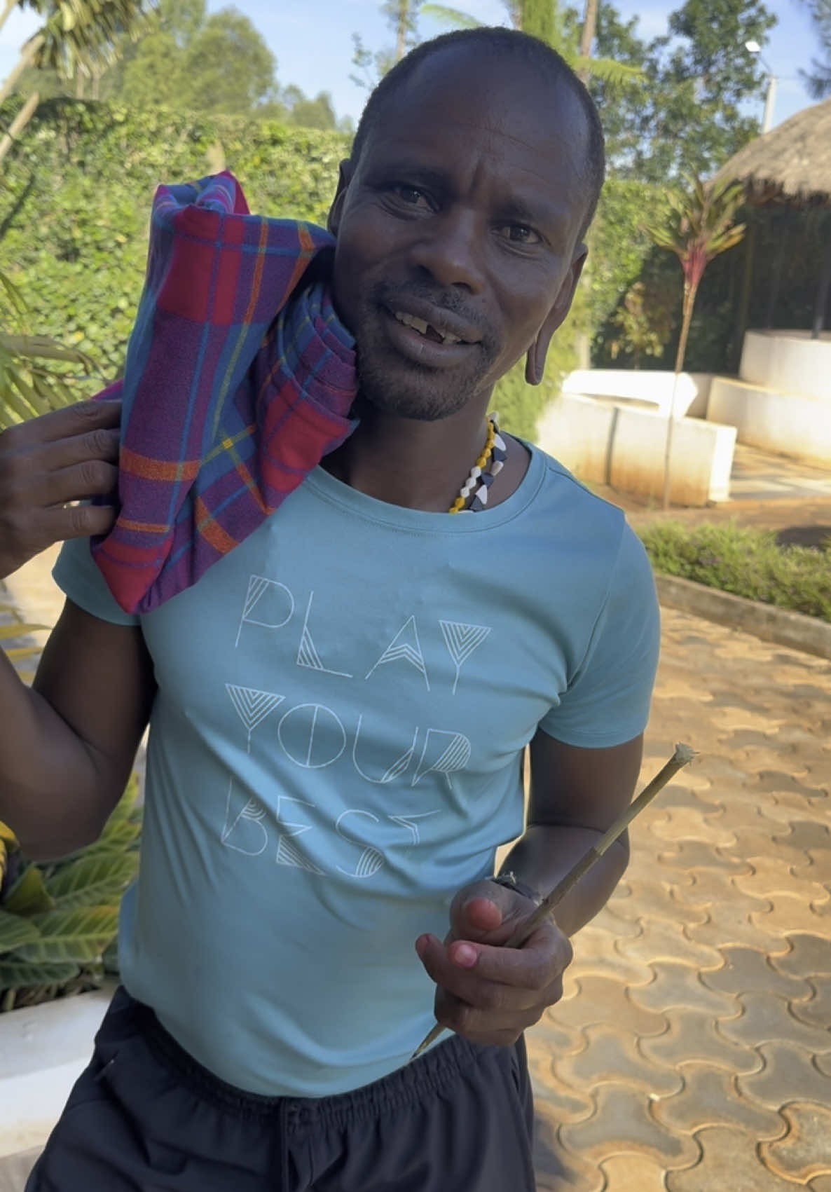 Huyu hapendi nguo… Ni shuka tu!!