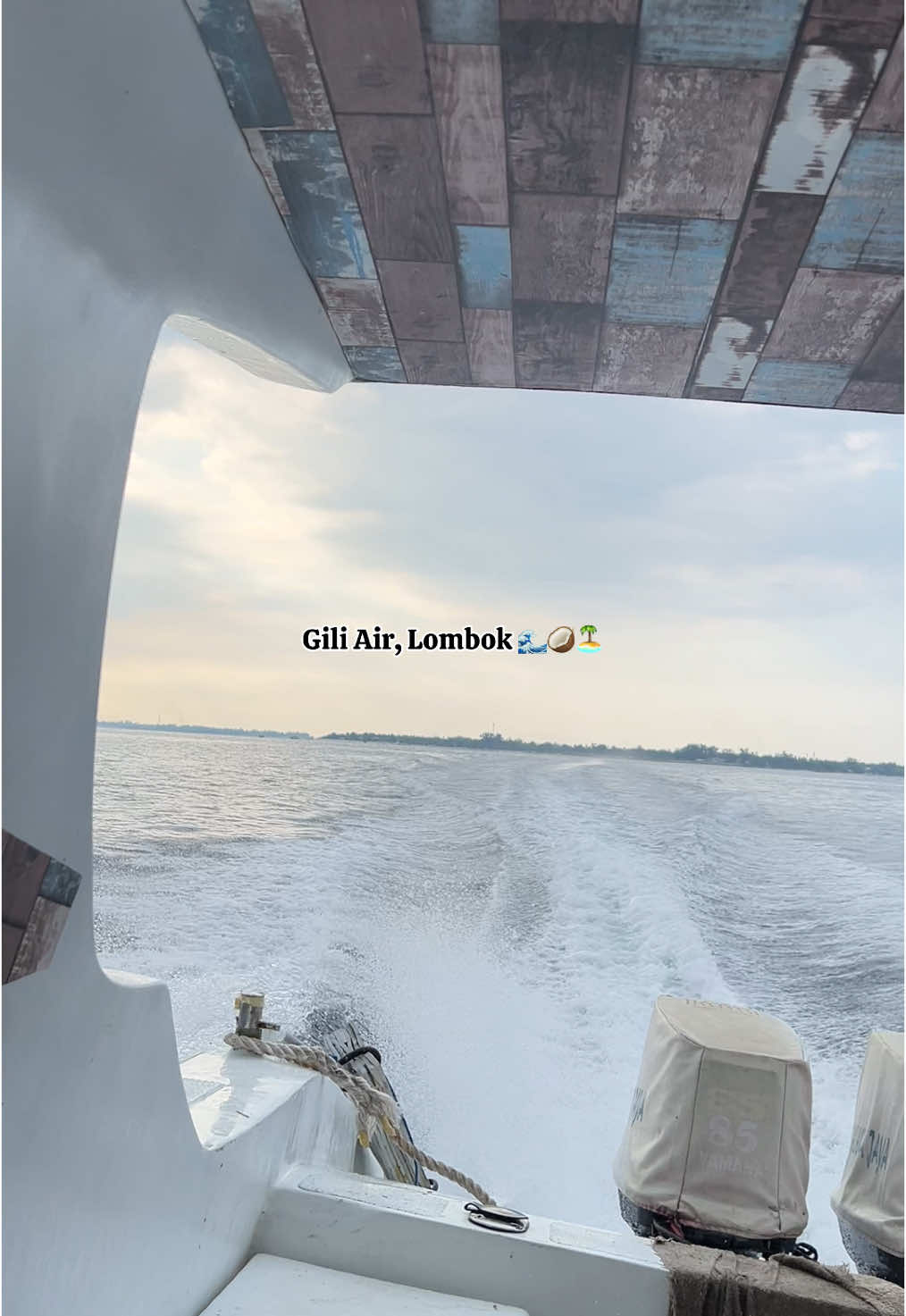 📍Gili Air, Lombok  Gili air escapade on a moody sky. Lain kali harus kesini lagi pas musim kemaaarau, that combo of blue sky, ocean, and sand color will definitely be amazing!✨ #lombok #giliair #giliairlombok #placetogolombok 