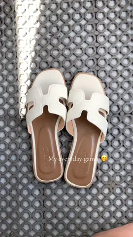 #sandal #classysandal #flipflops #elegant #classy #footwear #summerfootwear #dupe 
