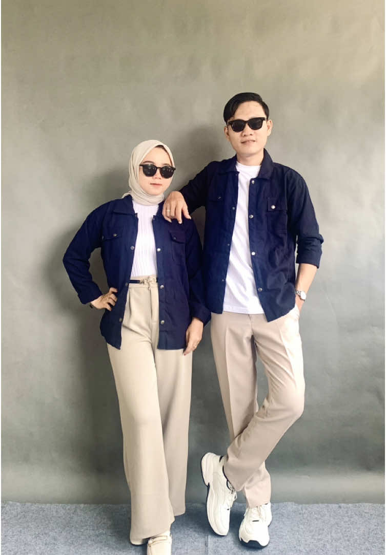 Demi apaaa kemeja couple sekece ini 😍🤪 #fyp #lewatberanda #trending #couple #ootdcouple #bajucouple #outfitcouple #trendbucin #fypシ゚ #rekomendasioutfit #kemejacouple #bestcouple #coupleoutfit #idefoto #spilloutfit 