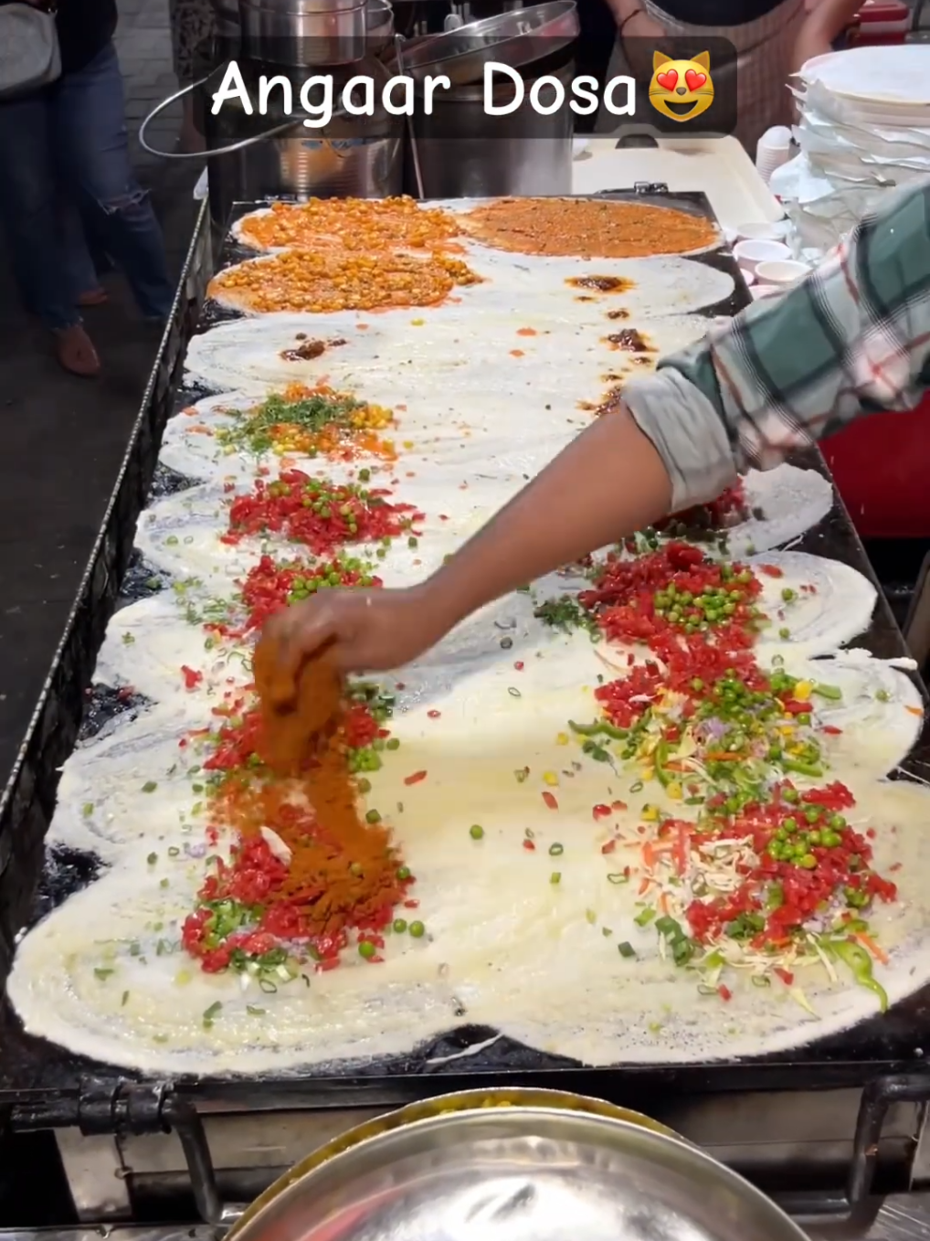 Dosa nahi, volcano hai bhai! Gujarat ka Angaar Dosa full toofani taste ke saath! #Foodie #foodbloggers #trending #dosa #streetfoodindia 