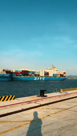 A fresh day begins 🛳️⚓️.               #operation #logistics #cảng #port #vessel #container #containership #sea #sitc #xuhuong 