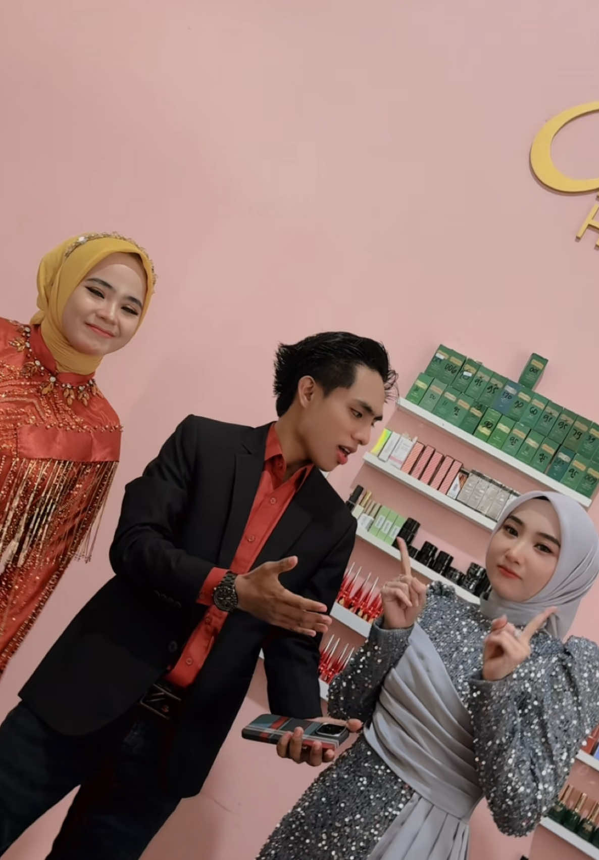 Lagu madura yg lagi viral sma penyanyi aslinya nih di tag dong 👉🏻 Sukses selalu adek 🥳 #fyp #beranda #windanefira_ 