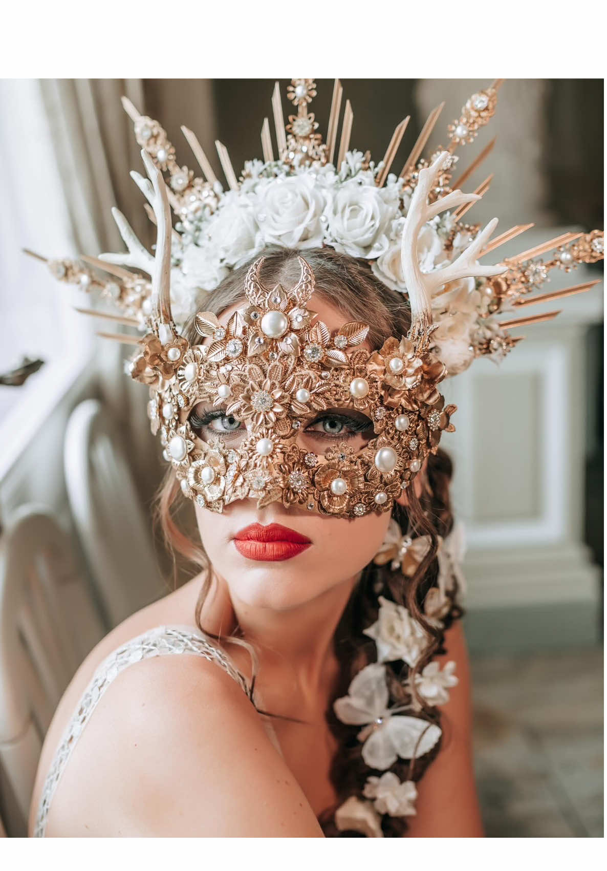 There’s only one mood in my studio: unstoppable joy. 😍😜🌞 When I create, I don’t just make accessories — I dance, I sing, I breathe life into every piece. ☺️🤌🏽 These Deer Face Masks are born from pure happiness, and I believe you’ll feel that magic the moment you wear them. 🦌✨ Thank you from the bottom of my heart for every single order. Your trust means the world to me, and it’s an honor to create something that becomes a part of your dreams. 🤗💛  #HandmadeWithLove #FestivalAccessories #CarnivalVibes #VeniceCarnival #ArtInMotion #CreativeProcess #JoyfulCreation #DeerMask #FantasyWear #BohoAccessories #CustomMade #CrownMaking #MagicalVibes #CraftedWithSoul #CarbickovaCrowns 