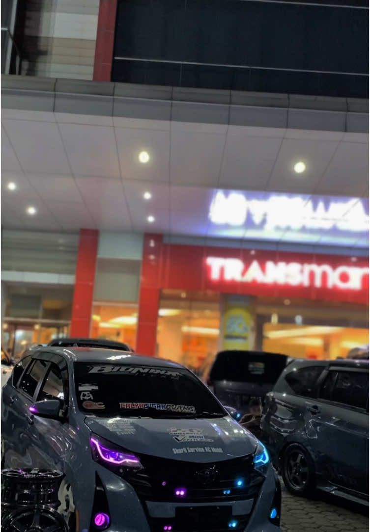 Semoga ada cintanya semua Calya sigra #calyasigramodifikasi #emaracing #transmartpekanbaru #pekanbaru #masautolight @Ajo irul @misokriukD5 @Mini Venturer @BUM-BUM🐝 @IKY22 @GILANK BATRAI @Arief @BABY.STAR @calift @calwhite @Doni saputra @yuyuuuuu @andryy_wyd 