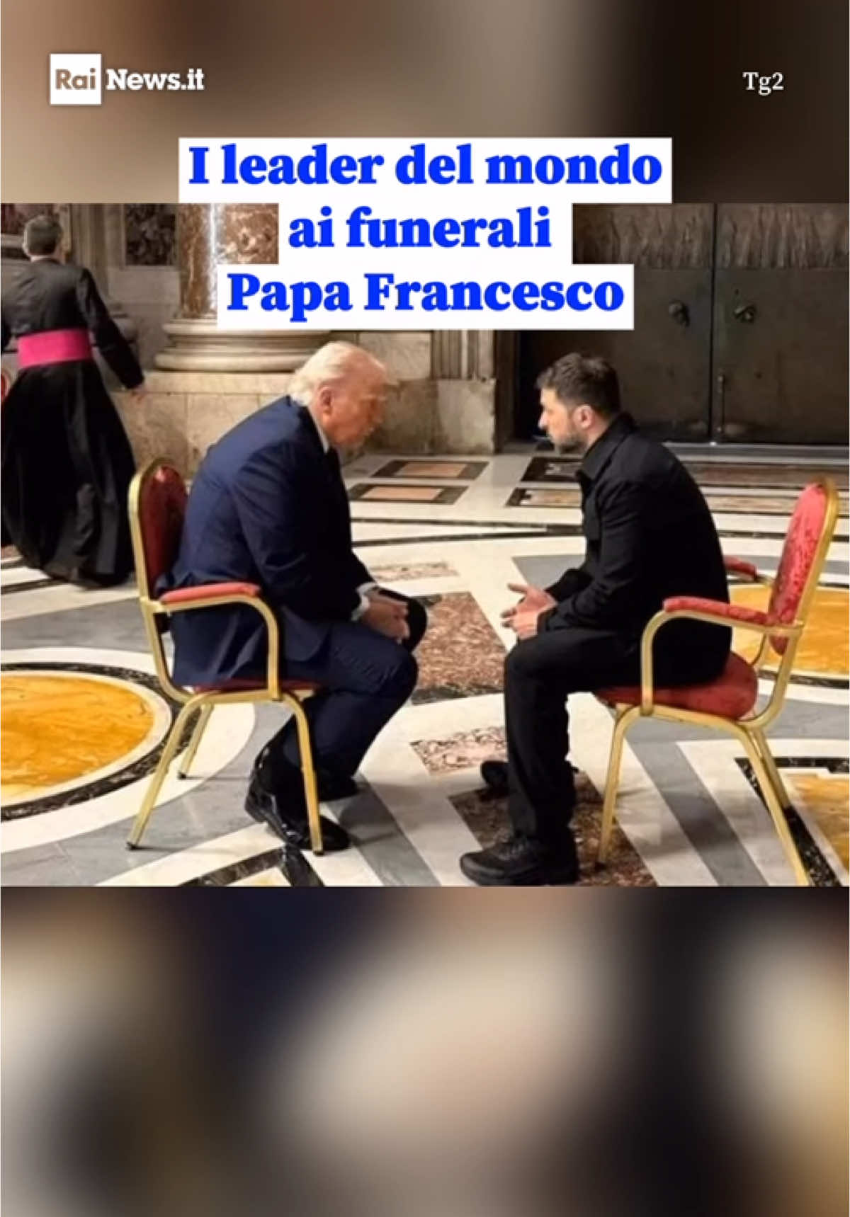 Il mondo a Roma per i funerali di Papa Francesco. Circa 170 delegazioni nazionali, leader internazionali, re e regine partecipano alle esequie pontificali e l’estremo saluto al Pontefice è anche l' occasione di scambi politici informali tra leader. Servizio del Tg2 di Elisabetta Novel Segui le dirette e tutti gli aggiornamenti su RaiNews.it