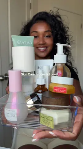 Obsessed with these skincare must-haves! What’s your go-to product?💓 @laneigeca @Youth To The People @Caudalie @Farmacy Beauty @Glow Recipe @The Ordinary @Estée Lauder @La Roche-Posay #Inverted 
