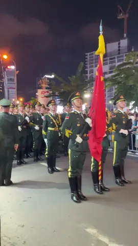 Mấy ảnh lạc vào động toàn yêu nhền nhện mà mấy ảnh mặt kh biến sắc lun dữ thiệc, ai dịch dùm t mấy bả gào cái gì điii. Mà  bay ơi nhưng t mắc cừi cái quần của mấy ảnh. Kỉu đang trên lạnh như băng mà nhìn cái quần như quần hình chân gà cái mắc cừi #dieubinh #trungquoc #thongnhatdatnuoc #50namgiaiphongmiennnam🇻🇳 #30thang4 