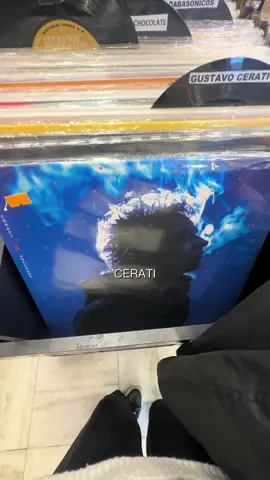 encontré esta tienda de vinilos y lo primero que pensé cuando los vi fue este audio🤧🎸 #cerati #vinilo #gustavocerati #ceratieterno #sodastereo #musica #vinilos #rock #rocknacionalargentino #rocknacional #amoramarillo #bocanada #siempreeshoy #ahivamos #11episodiossinfonicos #fuerzanatural 